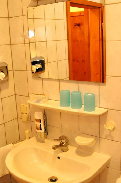 Gasthof Zum Kauzen Ochsenfurt Pokoj fotografie